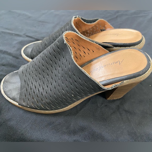 Black lattice mule heels - Picture 2 of 3